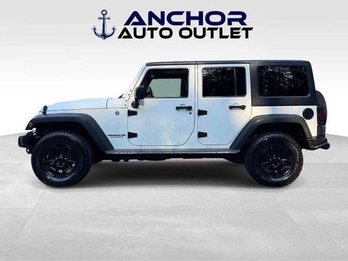 Bright White Clearcoat 2013 Jeep Wrangler Unlimited Sahara