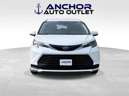 2022 Toyota Sienna LE