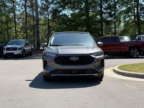 Carbonized Gray Metallic 2023 Ford Escape Active