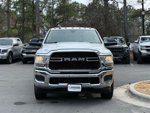 2019 RAM 2500 Tradesman Crew Cab 4x2 6'4' Box