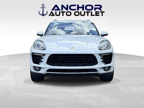 Carrara White Metallic 2017 Porsche Macan Macan