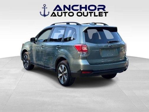 Jasmine Green Metallic 2017 Subaru Forester 2.5i Premium