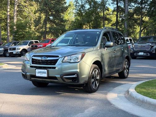 Jasmine Green Metallic 2017 Subaru Forester 2.5i Premium