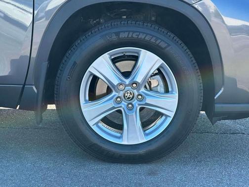 2025 Toyota Highlander LE