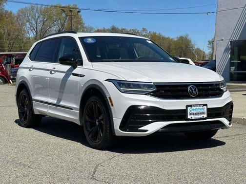 Opal White Pearl Effect 2023 Volkswagen Tiguan 2.0T SE R-Line Black