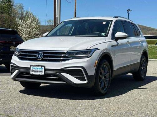 Opal White Pearl Effect 2023 Volkswagen Tiguan 2.0T SE