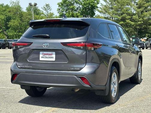 Magnetic Gray Metallic 2025 Toyota Highlander LE