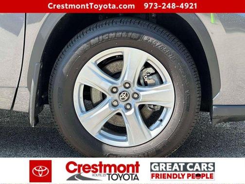 Magnetic Gray Metallic 2025 Toyota Highlander LE
