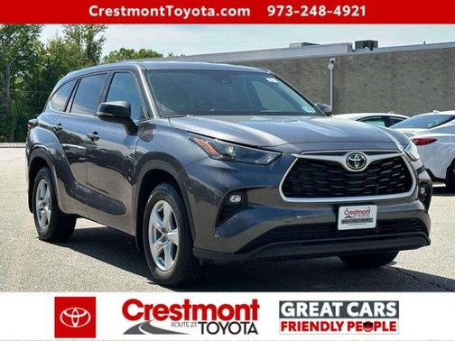 Magnetic Gray Metallic 2025 Toyota Highlander LE