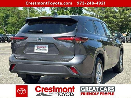 Magnetic Gray Metallic 2025 Toyota Highlander LE