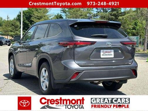 Magnetic Gray Metallic 2025 Toyota Highlander LE