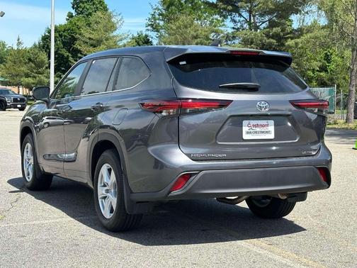 Magnetic Gray Metallic 2025 Toyota Highlander LE