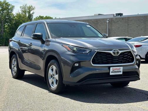 Magnetic Gray Metallic 2025 Toyota Highlander LE