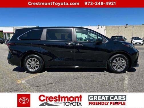 Midnight Black Metallic 2025 Toyota Sienna XLE