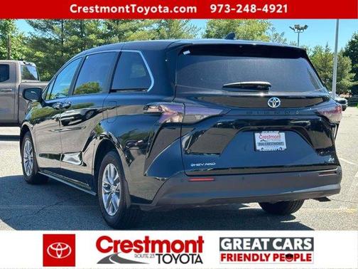 Midnight Black Metallic 2025 Toyota Sienna XLE