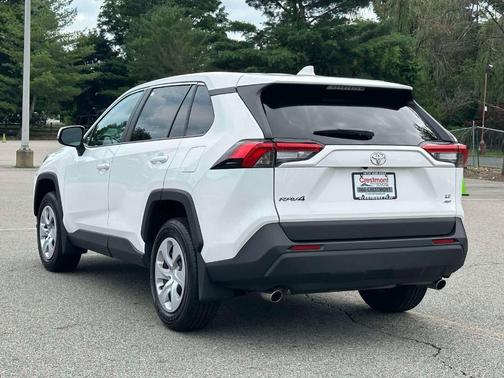 Ice 2025 Toyota RAV4 LE