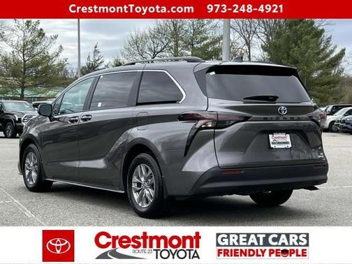 2024 Toyota Sienna LE
