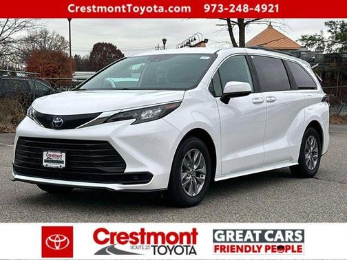 2025 Toyota Sienna LE