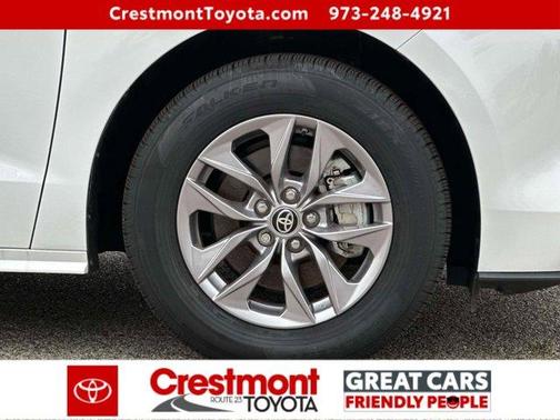 2025 Toyota Sienna LE