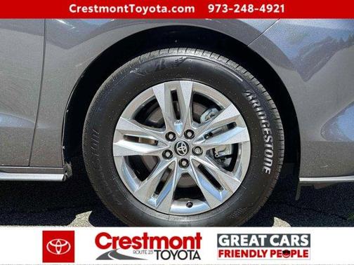 Magnetic Gray Metallic 2025 Toyota Sienna XLE