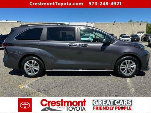 Magnetic Gray Metallic 2025 Toyota Sienna XLE