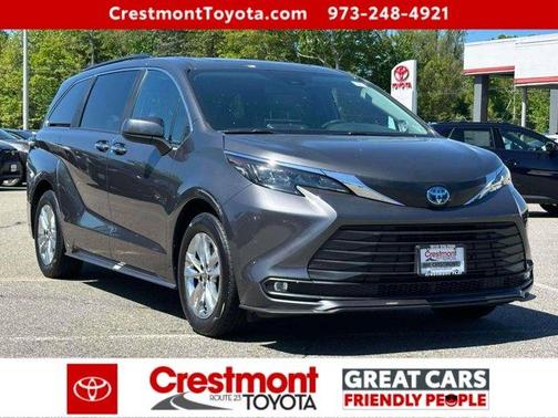 Magnetic Gray Metallic 2025 Toyota Sienna XLE