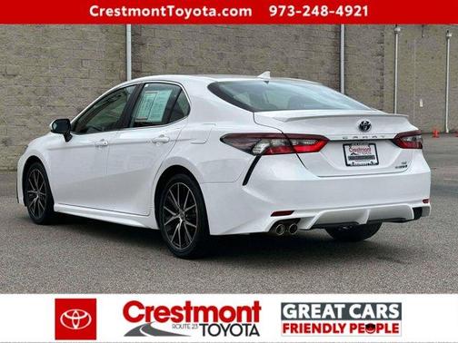 2024 Toyota Camry Hybrid SE