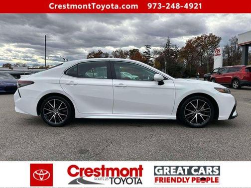 2024 Toyota Camry Hybrid SE