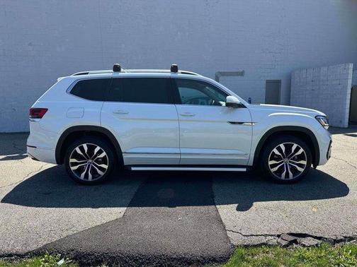 Opal White Pearl Effect 2023 Volkswagen Atlas 3.6L SEL Premium R-Line