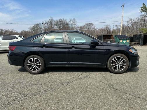 Deep Black Pearl Effect 2023 Volkswagen Jetta 1.5T Sport