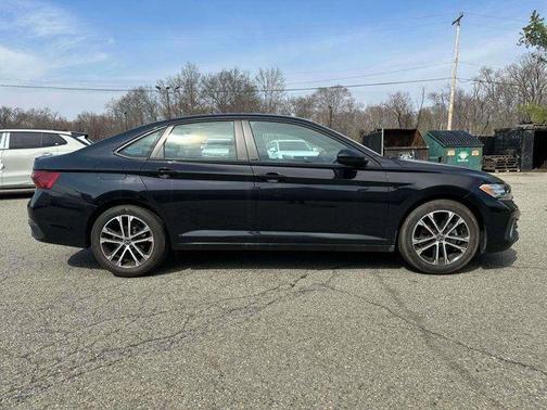 Deep Black Pearl Effect 2023 Volkswagen Jetta 1.5T Sport