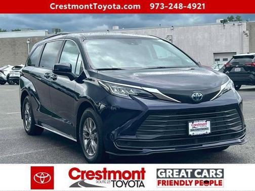 2023 Toyota Sienna LE