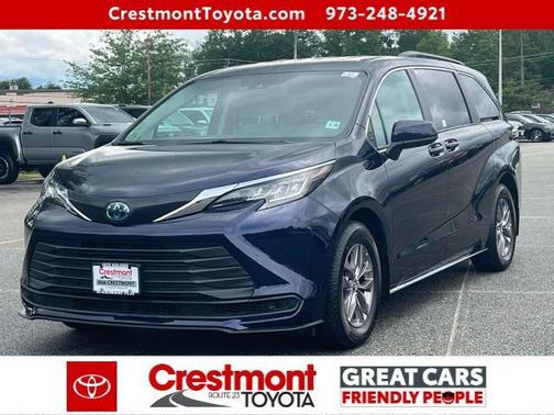 2023 Toyota Sienna LE