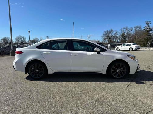 Ice 2025 Toyota Corolla SE