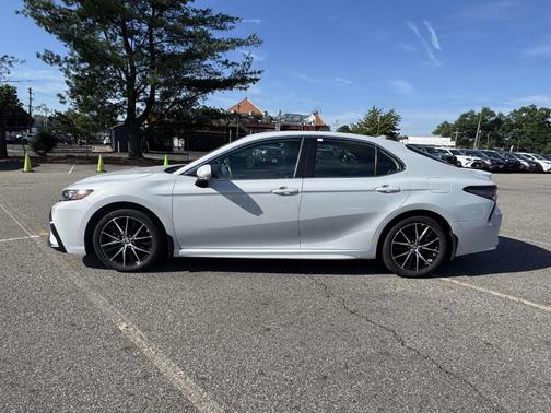 Ice Edge 2024 Toyota Camry SE