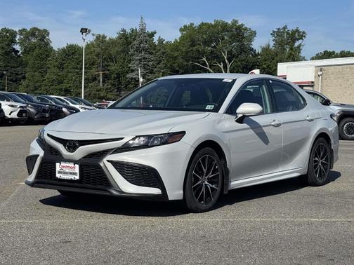 Ice Edge 2024 Toyota Camry SE