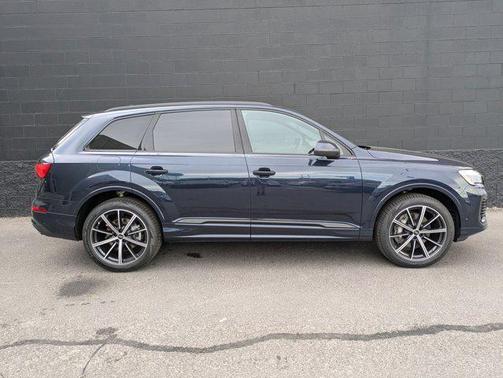 2025 Audi Q7 45 Premium Plus
