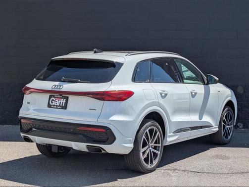 Glacier White Metallic 2026 Audi Q5 Premium Plus TFSI quattro S tronic