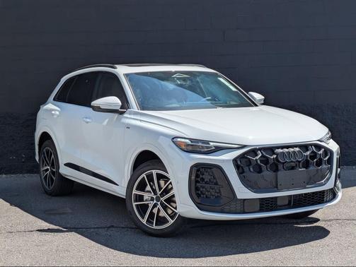 Glacier White Metallic 2026 Audi Q5 Premium Plus TFSI quattro S tronic