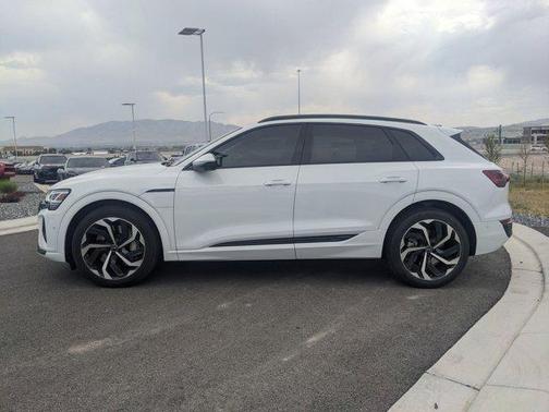 2024 Audi Q8 e-tron Premium Plus