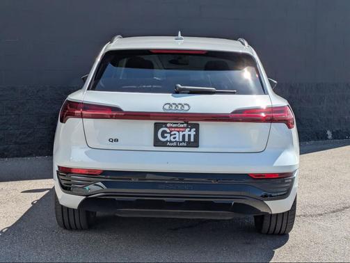 Glacier White Metallic 2024 Audi Q8 e-tron Premium Plus