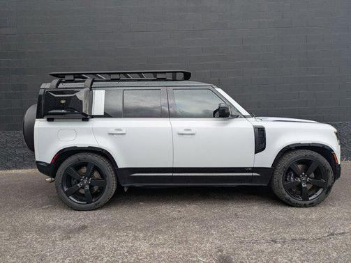 2023 Land Rover Defender 110 V8