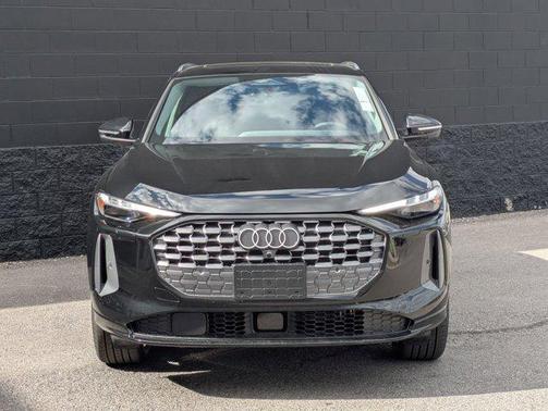 Mythos Black Metallic 2026 Audi Q5 Premium Plus TFSI quattro S tronic