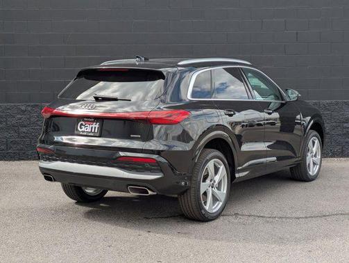 Mythos Black Metallic 2026 Audi Q5 Premium Plus TFSI quattro S tronic