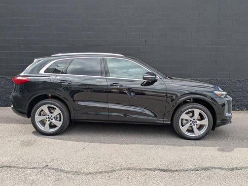 Mythos Black Metallic 2026 Audi Q5 Premium Plus TFSI quattro S tronic