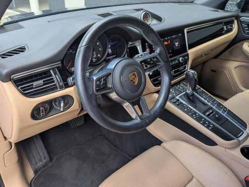 2021 Porsche Macan Base