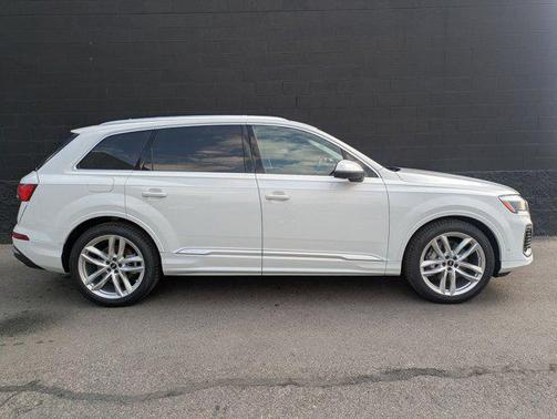 2025 Audi Q7 55 Premium Plus