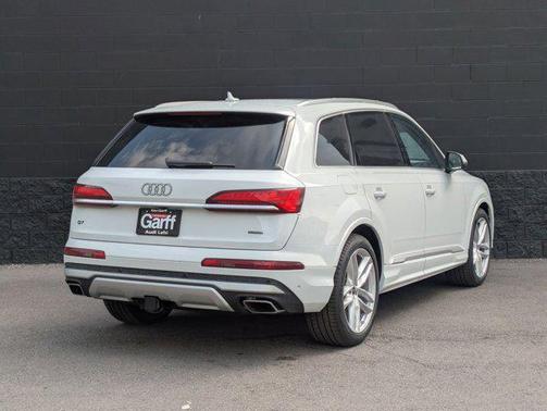 2025 Audi Q7 55 Premium Plus