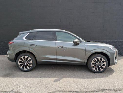 Daytona Gray Pearl Effect 2026 Audi Q3 TFSI quattro S tronic