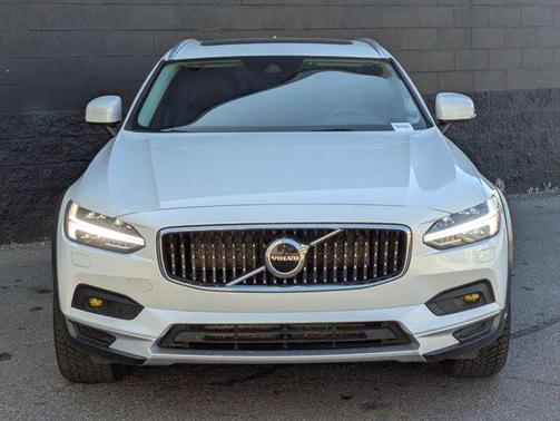 2021 Volvo V90 Cross Country T6